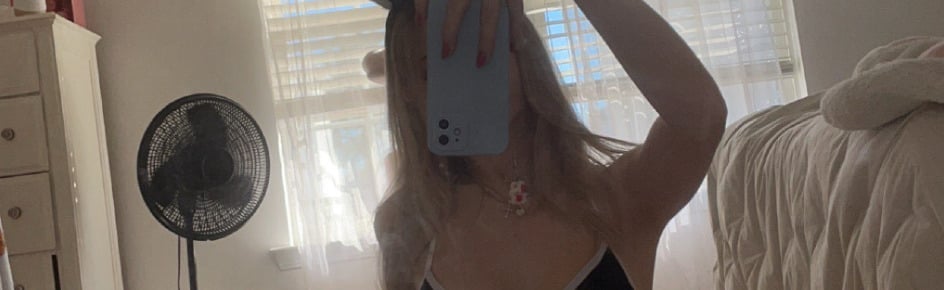 Layla's Bunny Lounge 🐇 Discord Server Banner