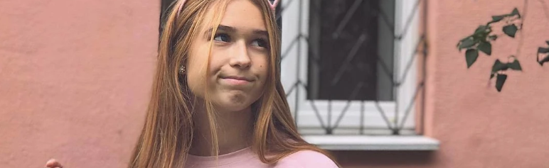 Cassie Nunez 🍒💖 Discord Server Banner